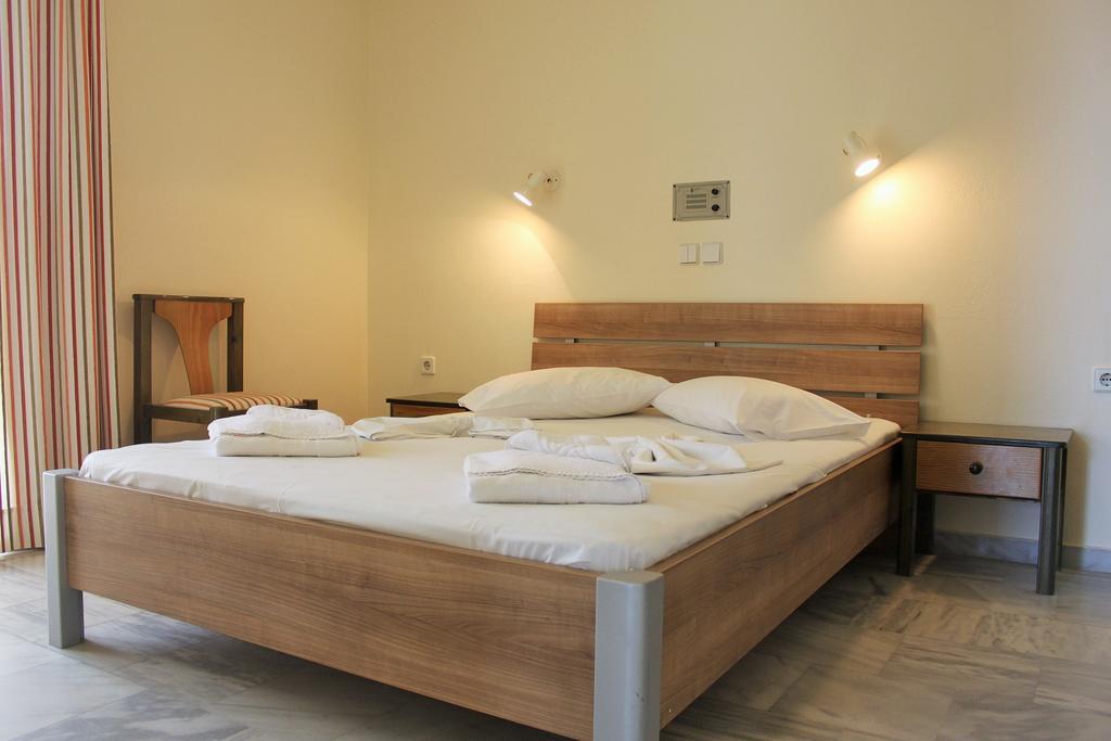 Alexandros M Lejlighedshotel Maleme Eksteriør billede