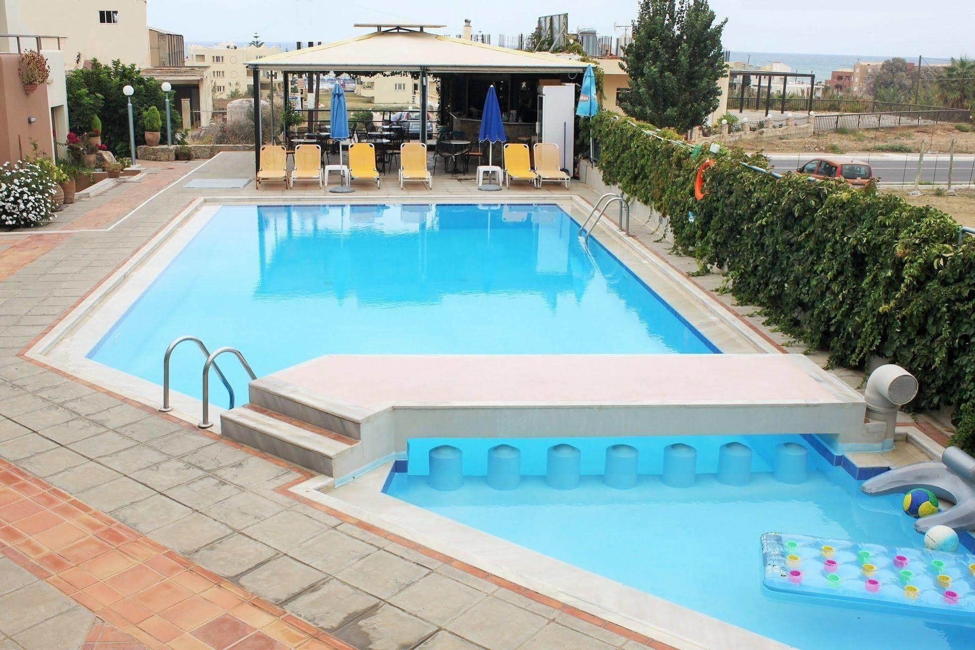 Alexandros M Lejlighedshotel Maleme Eksteriør billede